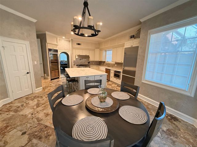 2819 Cedar Woods Place, Houston, TX 77068