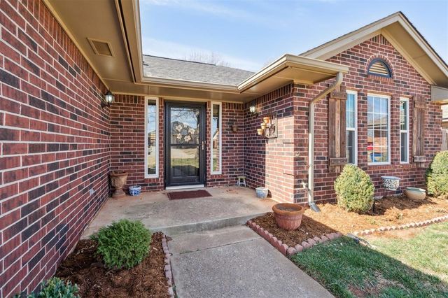 611 S Forest Drive, Mustang, OK 73064