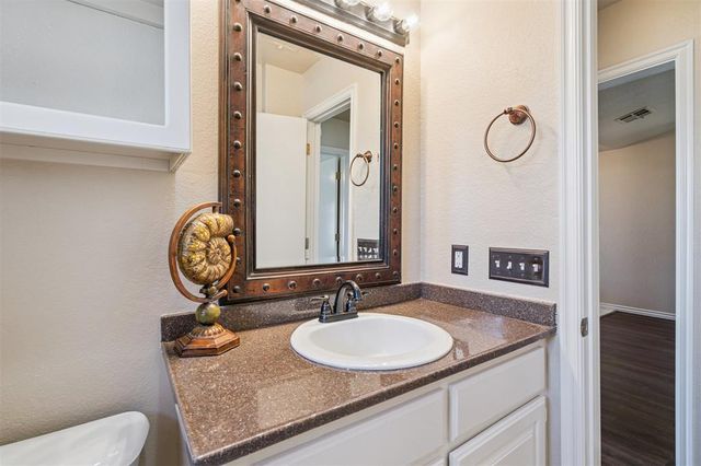 611 S Forest Drive, Mustang, OK 73064