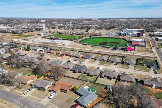 611 S Forest Drive, Mustang, OK 73064