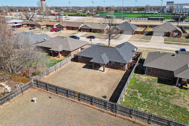 611 S Forest Drive, Mustang, OK 73064
