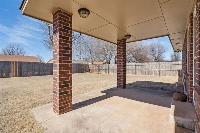 611 S Forest Drive, Mustang, OK 73064