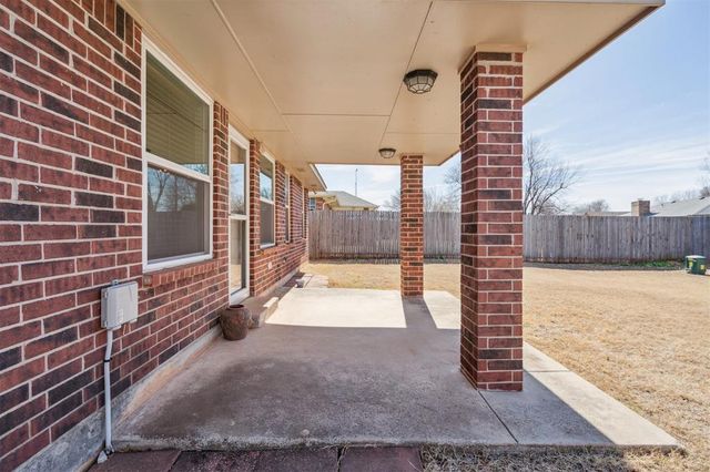 611 S Forest Drive, Mustang, OK 73064