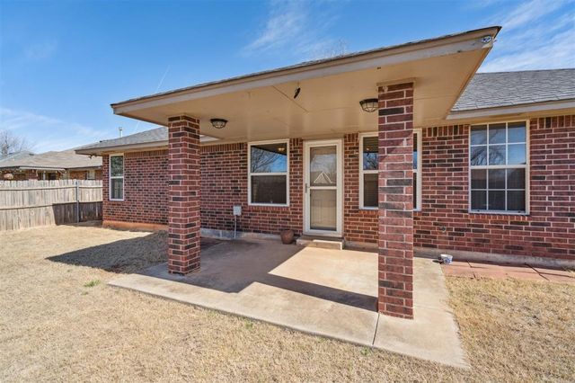 611 S Forest Drive, Mustang, OK 73064