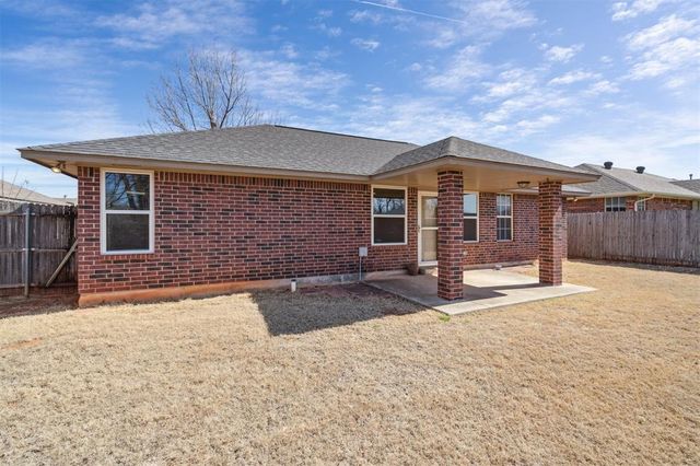 611 S Forest Drive, Mustang, OK 73064