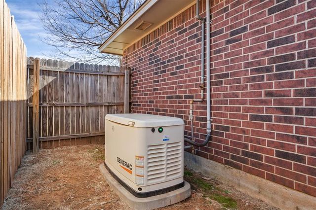 611 S Forest Drive, Mustang, OK 73064