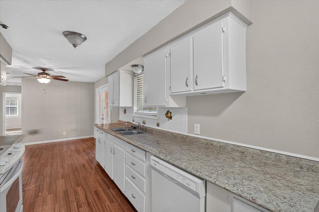 821 Circle Drive, Terrell, TX 75160