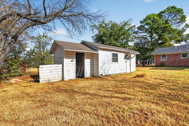 821 Circle Drive, Terrell, TX 75160