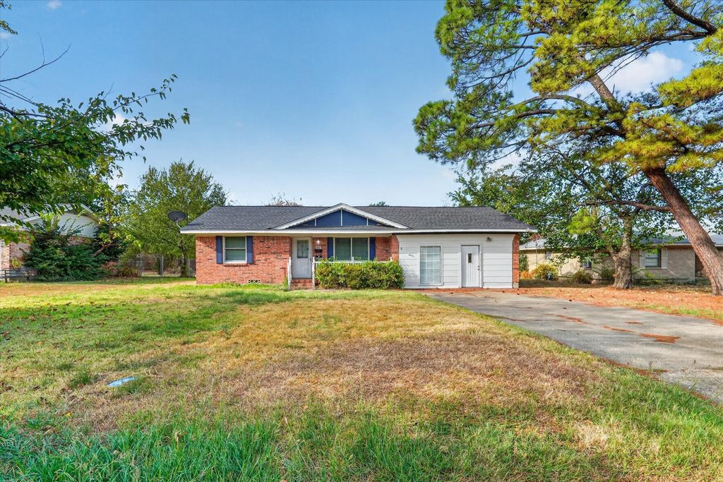 821 Circle Drive, Terrell, TX 75160