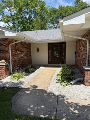 920 Eden Drive, Schaumburg, IL 60195