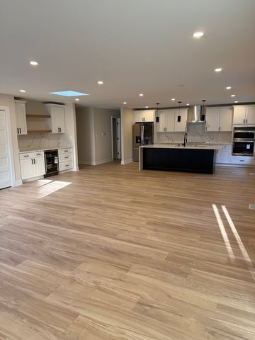 920 Eden Drive, Schaumburg, IL 60195