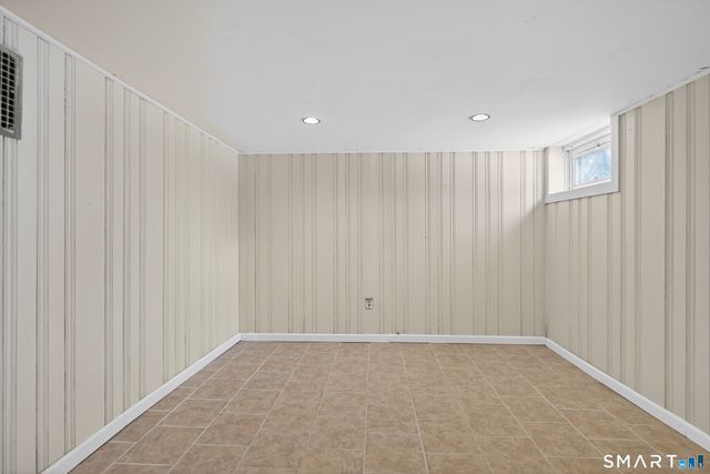 107 Glen View Terrace, New Haven, CT 06515