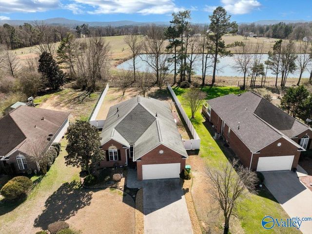 74 Saint Michael Way NE, Hanceville, AL 35077