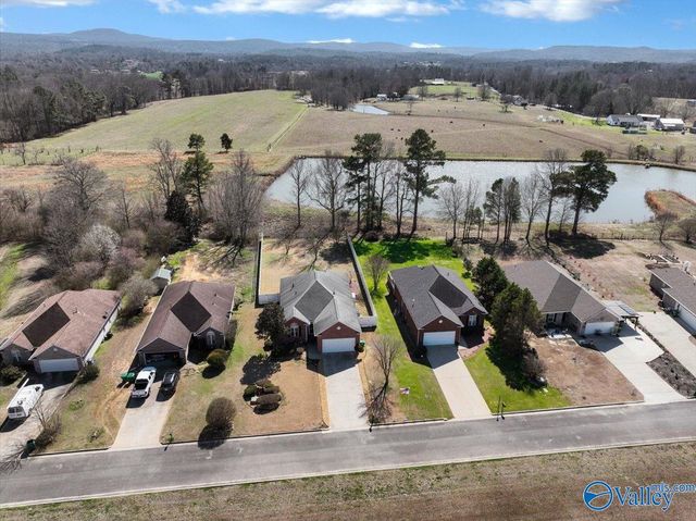 74 Saint Michael Way NE, Hanceville, AL 35077