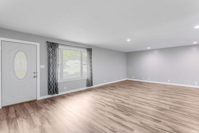 52650 Santa Monica Drive, Granger, IN 46530