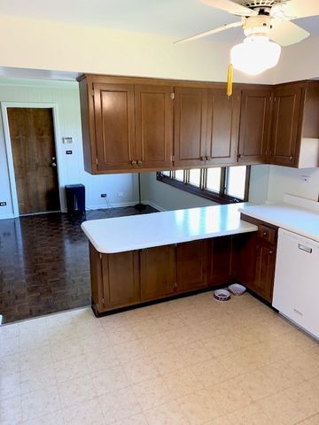 1633 Gamon Road, Wheaton, IL 60189