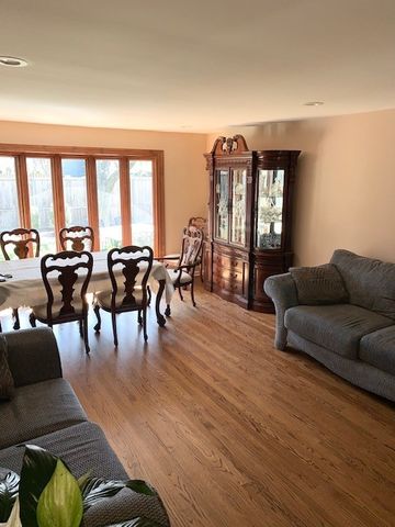 1633 Gamon Road, Wheaton, IL 60189