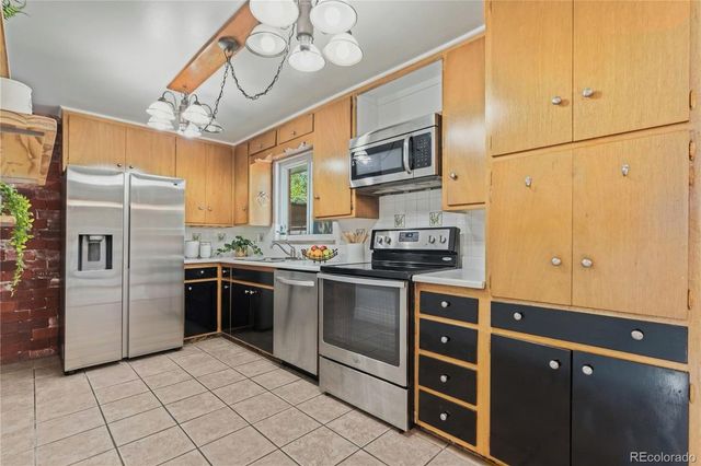 382 Zion Street, Aurora, CO 80011