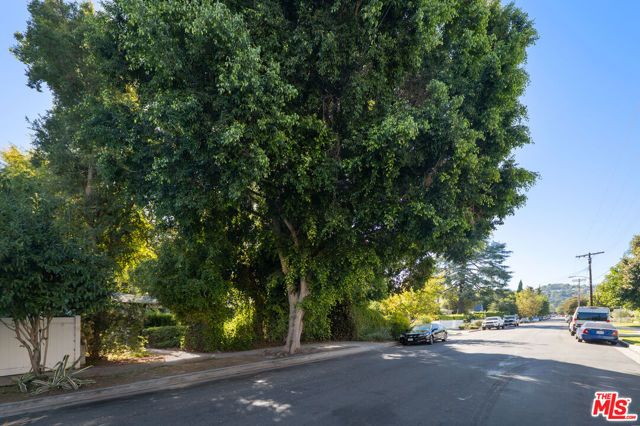 4480 Colbath Avenue, Los Angeles, CA 91423