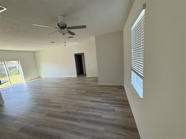 8715 98th Ct, Vero Beach, FL 32967