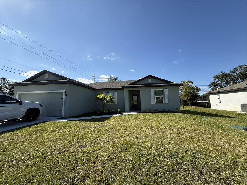 8715 98th Ct, Vero Beach, FL 32967