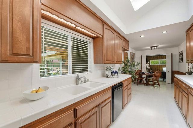 18961 Fernbrook Court, Saratoga, CA 95070