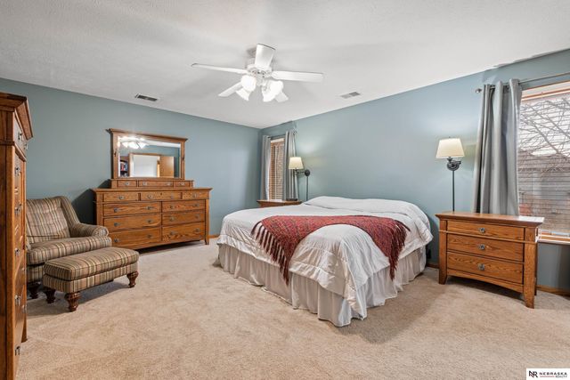 14032 Seward Street, Omaha, NE 68154