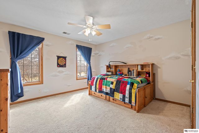 14032 Seward Street, Omaha, NE 68154