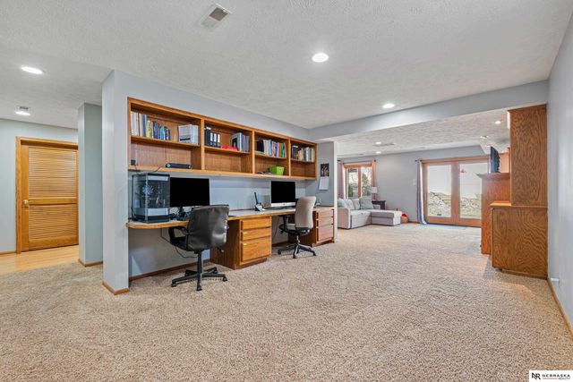 14032 Seward Street, Omaha, NE 68154