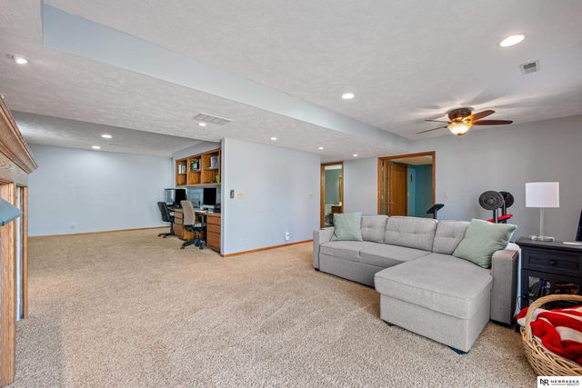 14032 Seward Street, Omaha, NE 68154