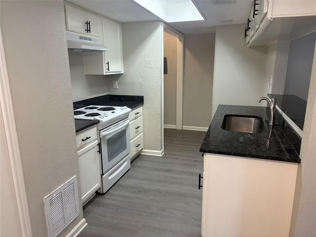 5650 Birchmont Drive B, Houston, TX 77091