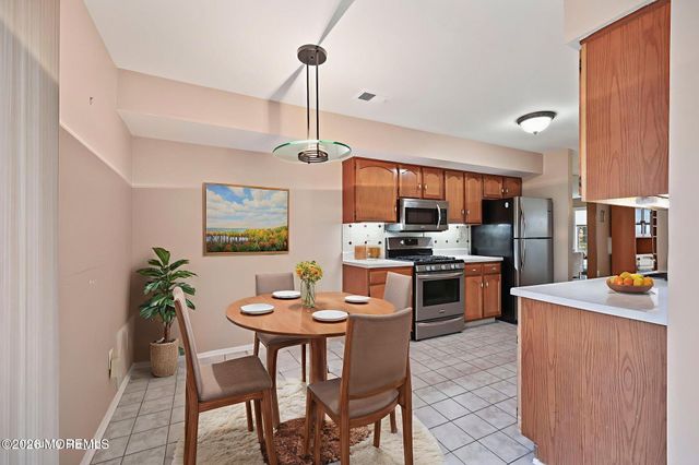 28 Vassar Place, Morganville, NJ 07751