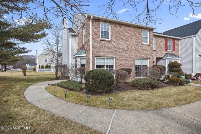 28 Vassar Place, Morganville, NJ 07751