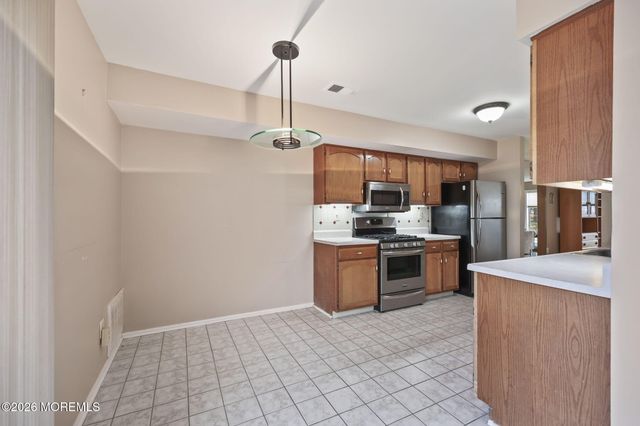 28 Vassar Place, Morganville, NJ 07751