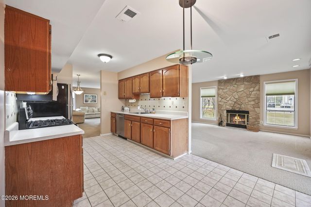 28 Vassar Place, Morganville, NJ 07751