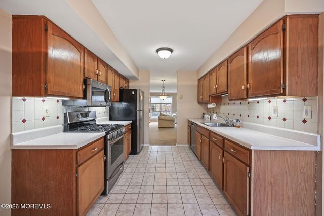 28 Vassar Place, Morganville, NJ 07751