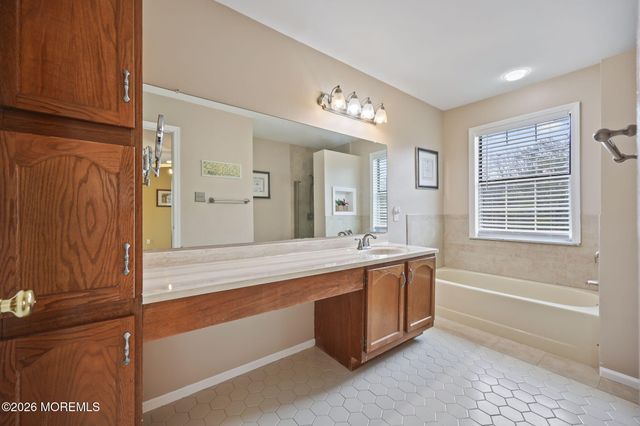 28 Vassar Place, Morganville, NJ 07751