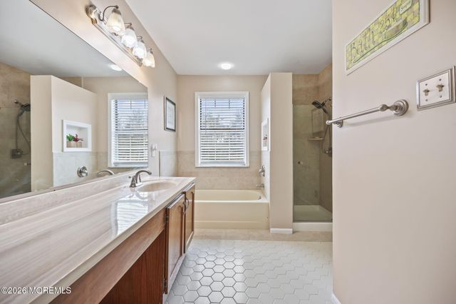 28 Vassar Place, Morganville, NJ 07751