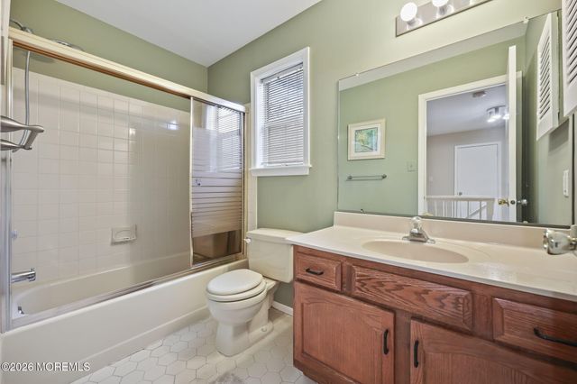 28 Vassar Place, Morganville, NJ 07751