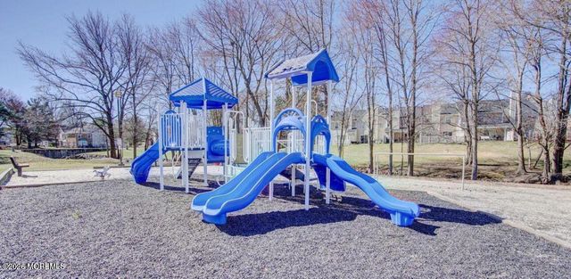 28 Vassar Place, Morganville, NJ 07751