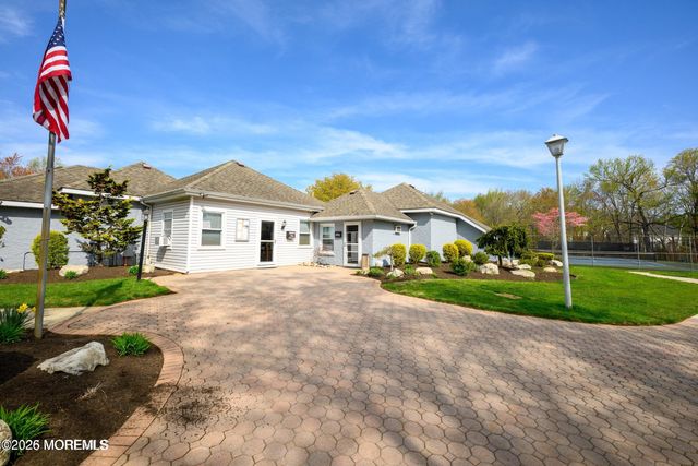 28 Vassar Place, Morganville, NJ 07751