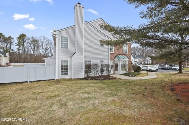 28 Vassar Place, Morganville, NJ 07751