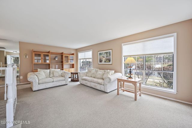 28 Vassar Place, Morganville, NJ 07751