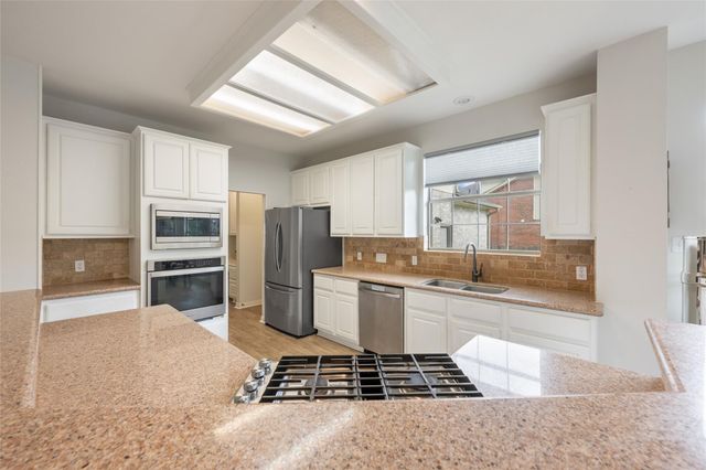 2045 SAINT ANDREWS DR, Round Rock, TX 78664