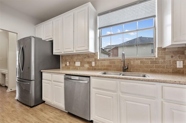 2045 SAINT ANDREWS DR, Round Rock, TX 78664