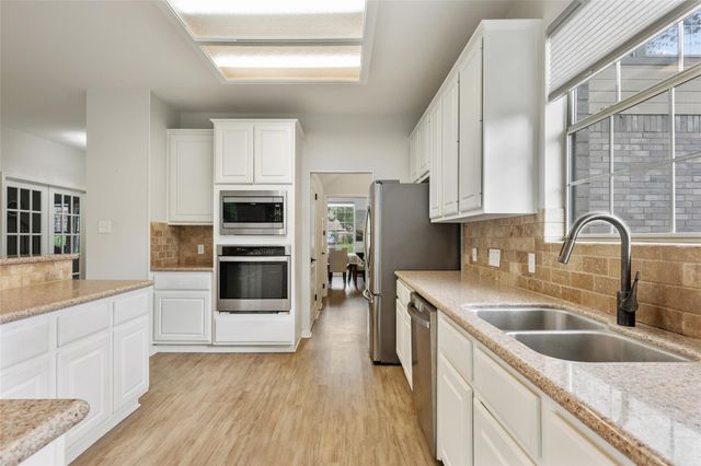 2045 SAINT ANDREWS DR, Round Rock, TX 78664