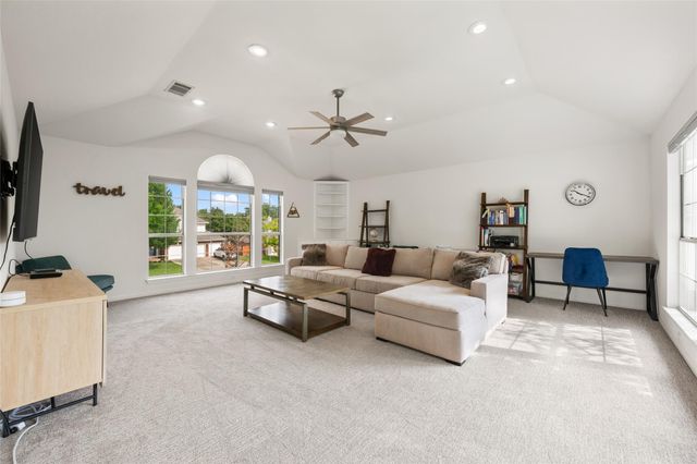 2045 SAINT ANDREWS DR, Round Rock, TX 78664