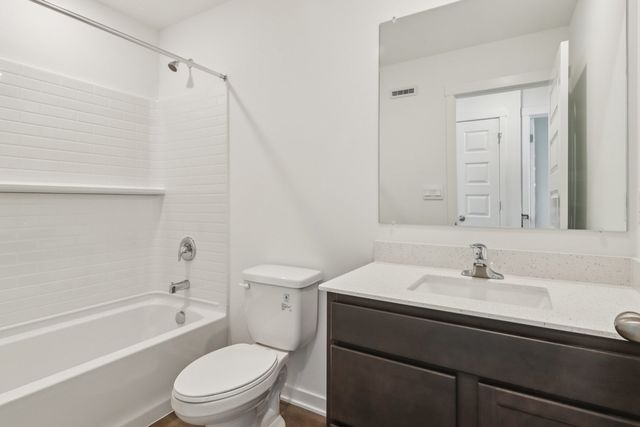 6530 Linden Trail E, Wonder Lake, IL 60097