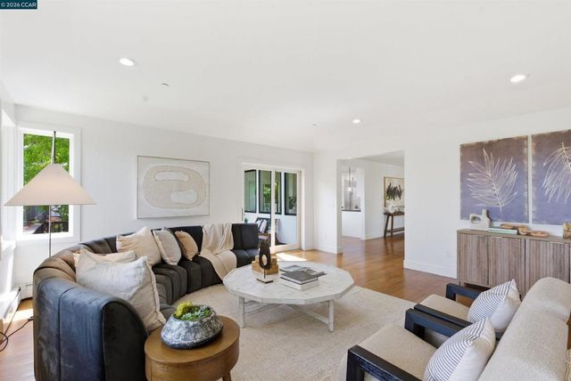 31 Crestview Drive, Orinda, CA 94563