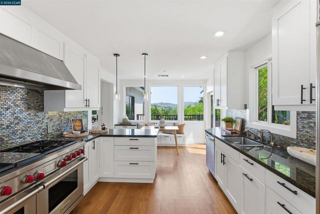 31 Crestview Drive, Orinda, CA 94563